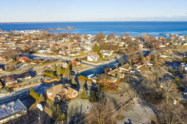 $919,900 | 31595 North River Road, Harrison Township, MI 48045