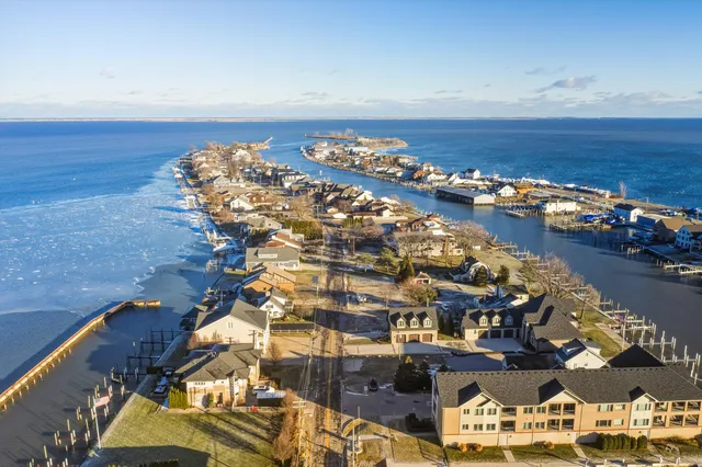 $919,900 | 31595 North River Road, Harrison Township, MI 48045