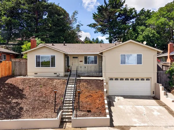 $899,500 | 737 Elm Drive, Petaluma, CA 94952