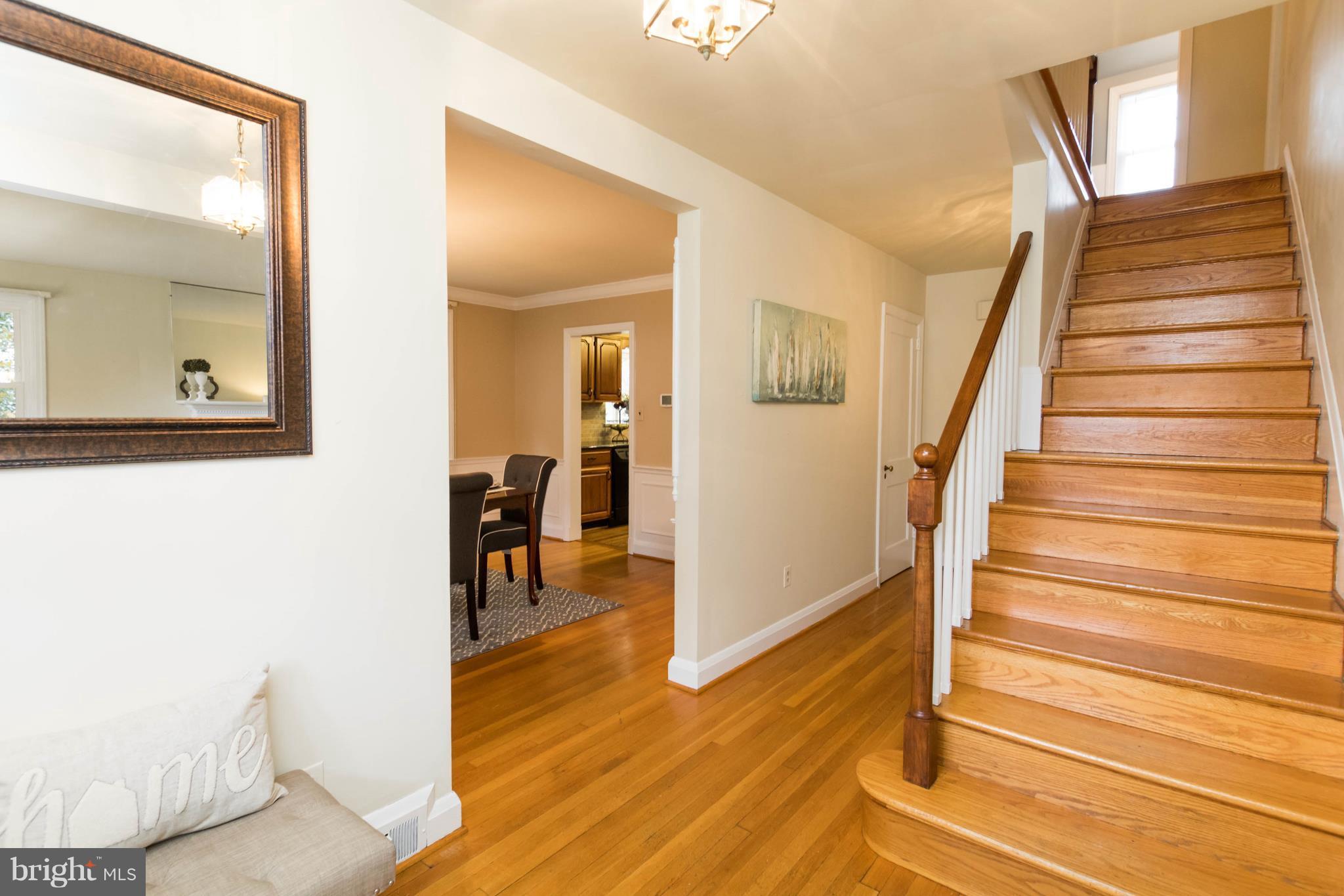 623 Sussex Road Towson, MD 21286 - Photo 3 of 30 Foyer and center hall