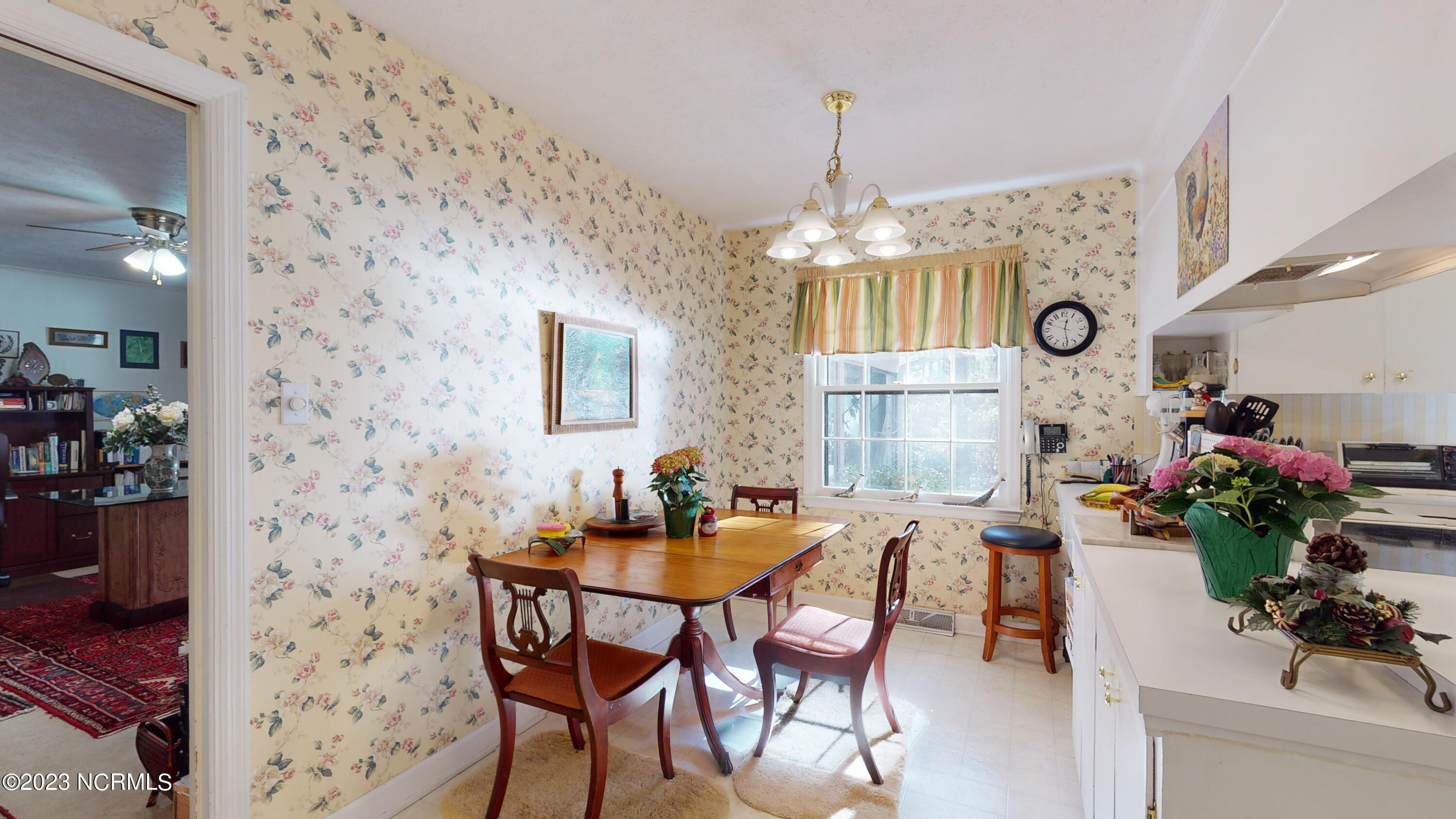 255 Cliff Road Southern Pines, NC 28387 - Photo 11 of 68 Cozy Breakfast Area