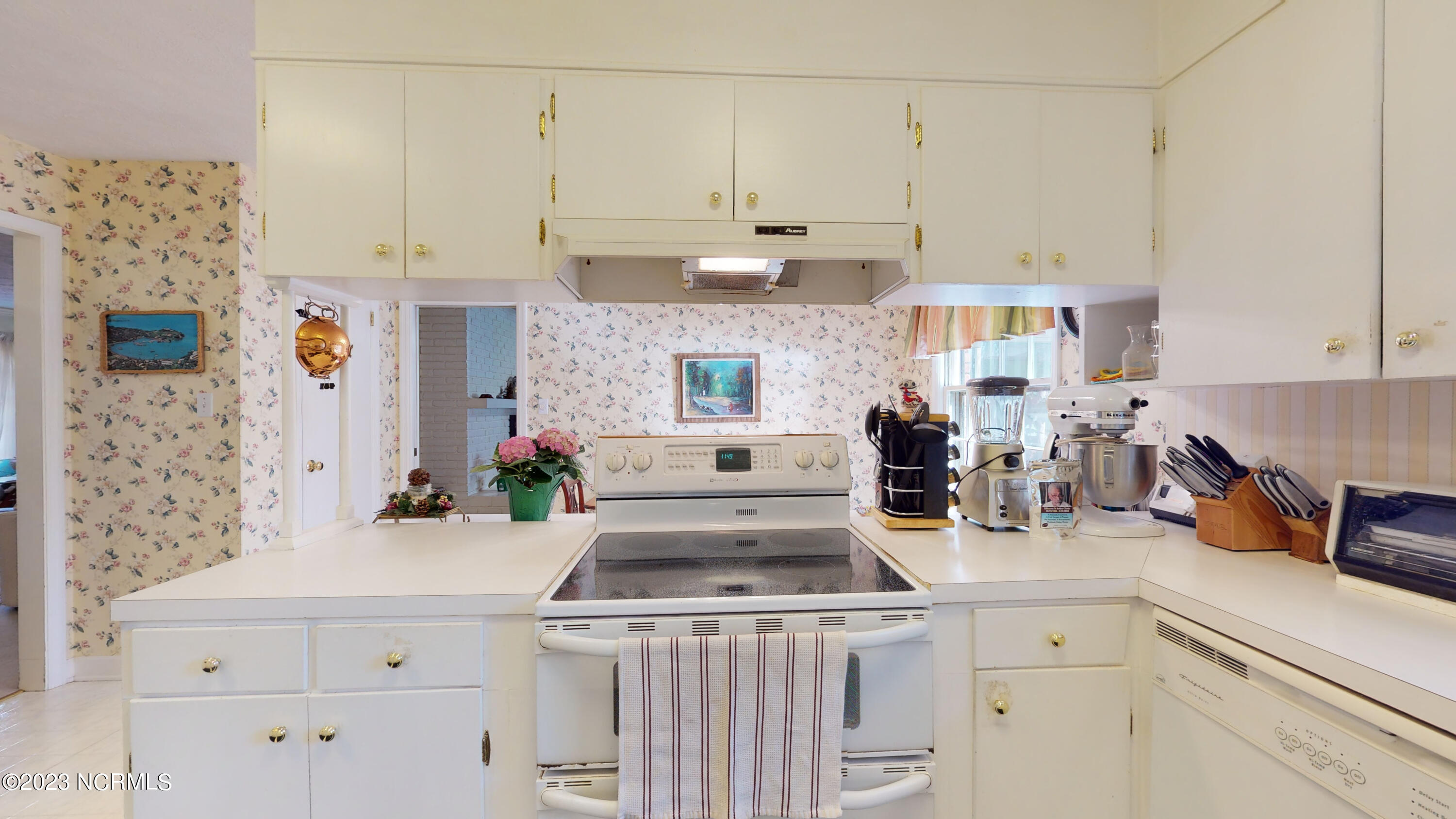 255 Cliff Road Southern Pines, NC 28387 - Photo 18 of 68 Kitchen