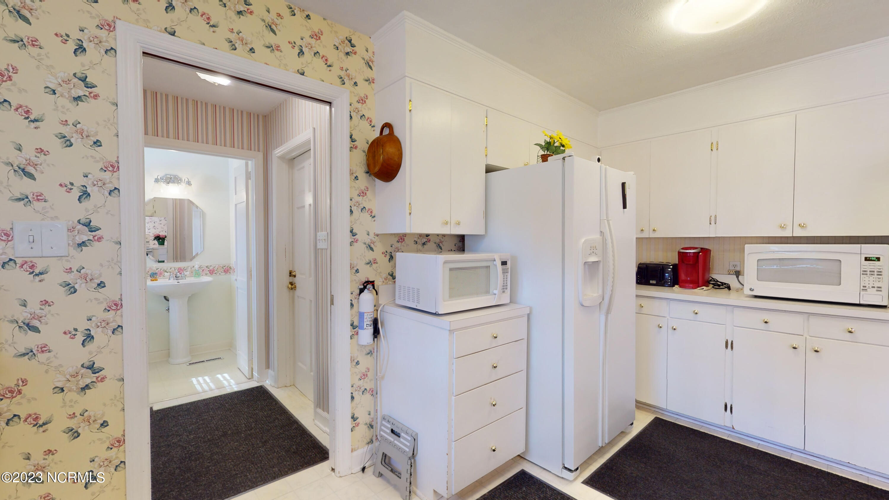 255 Cliff Road Southern Pines, NC 28387 - Photo 19 of 68 Half Bath near Kitchen