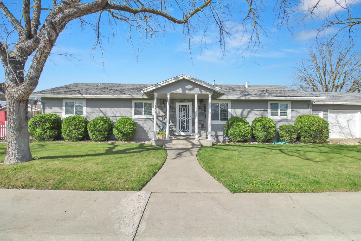 1805 Kienitz Avenue Modesto, CA 95355 - Photo 2 of 44