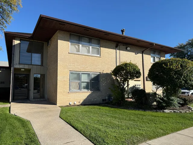 $114,900 | 8831 Schneider Avenue, Unit 53, Highland, IN 46322