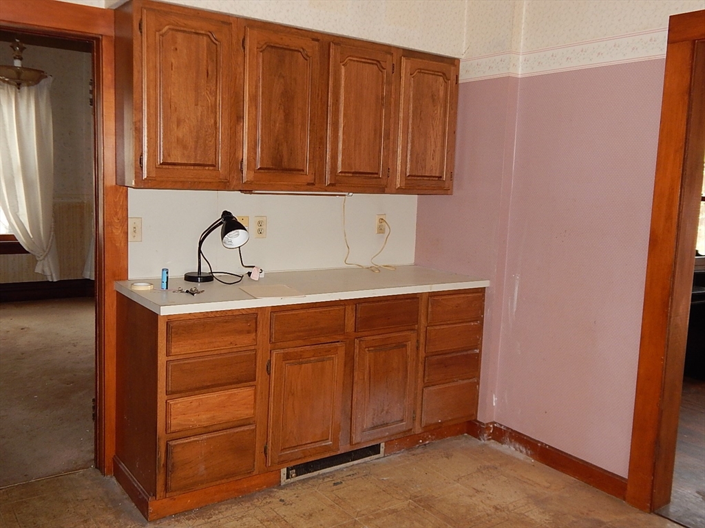 82 Beacon Street Athol, MA 01331 - Photo 5 of 9