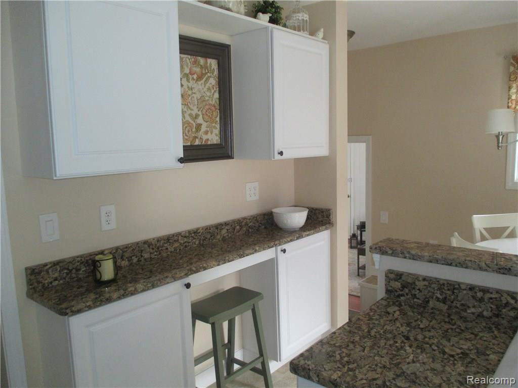 9605 Merriman Road Livonia, MI 48150 - Photo 11 of 27 Kitchen