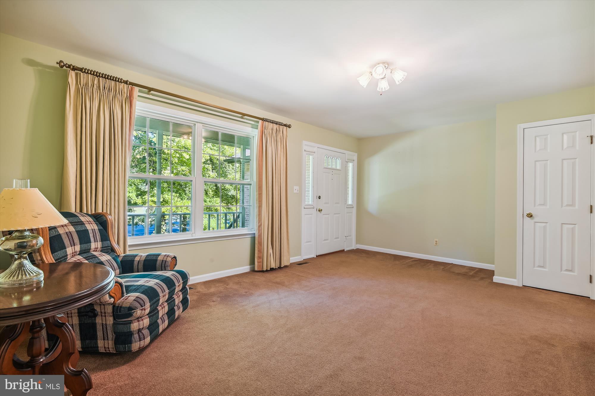 930 Carson Road Huntingtown, MD 20639 - Photo 5 of 18 Living Room