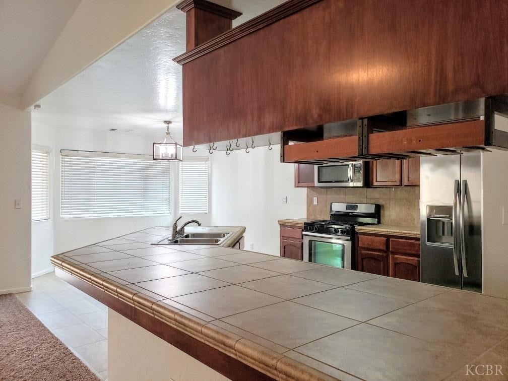 2325 Ranier Way Hanford, CA 93230 - Photo 10 of 23 Gallery Image 10