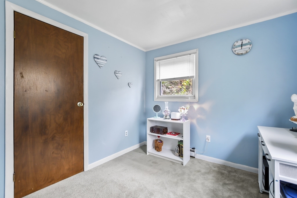 285 Abel Road Rindge, NH 03461 - Photo 17 of 39 a room with painting and a table