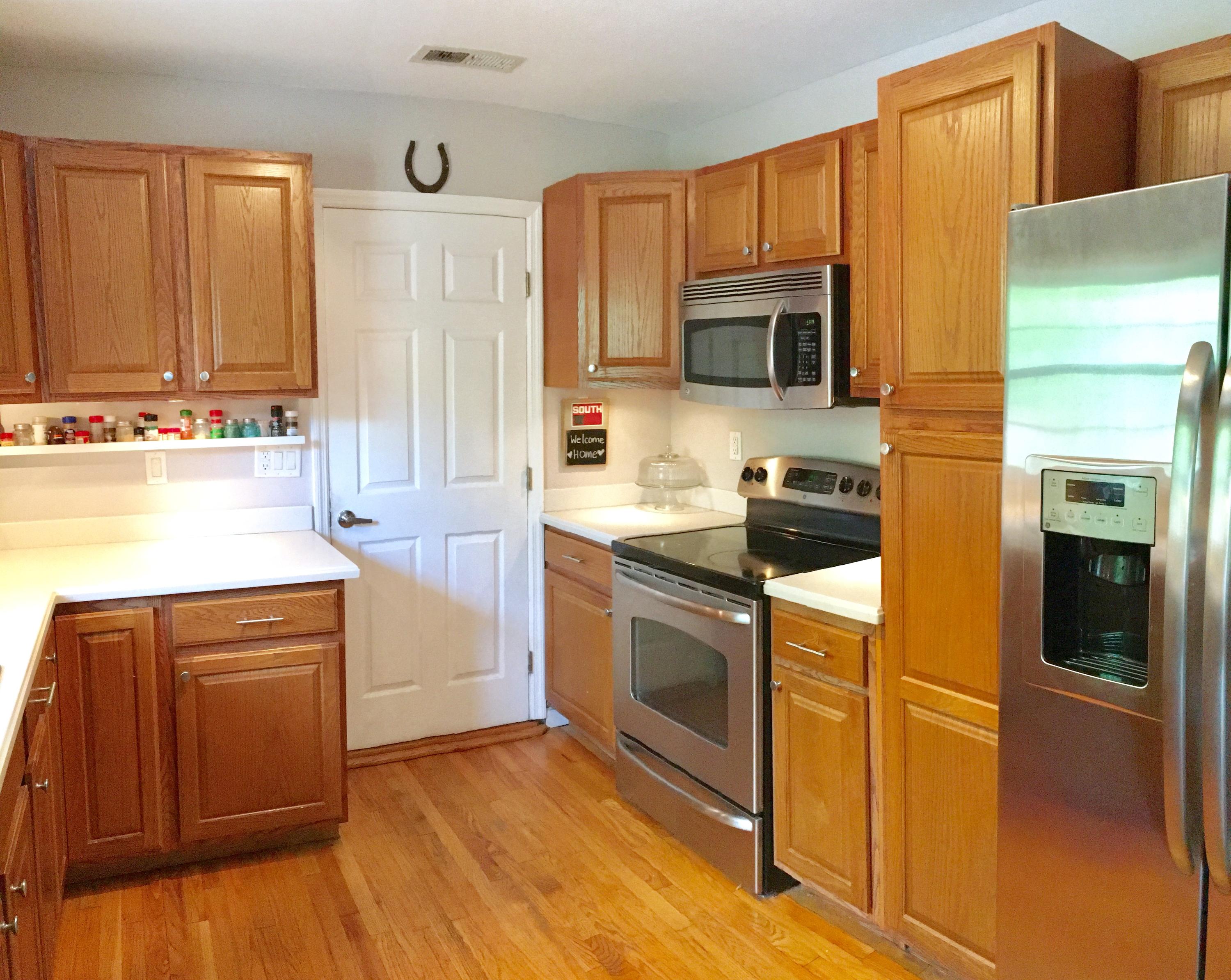1123 Harbor View Road Charleston, SC 29412 - Photo 9 of 28 9-Kitchen - Stove