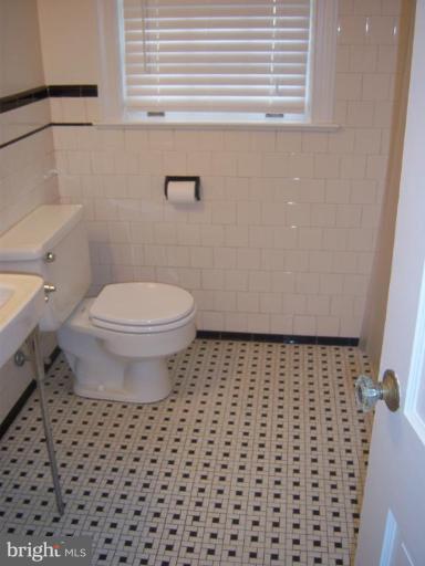 1543 North Glebe Road Arlington, VA 22207 - Photo 14 of 30 Bath #1