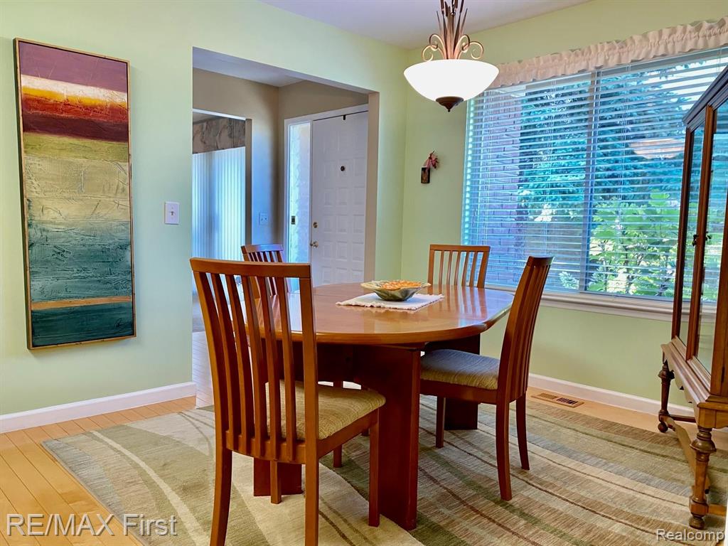 573 Tennyson Rochester Hills, MI 48307 - Photo 12 of 40