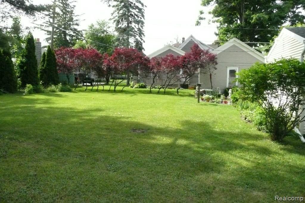 110 North Maple Street Fowlerville, MI 48836 - Photo 14 of 17 Large Back Yard