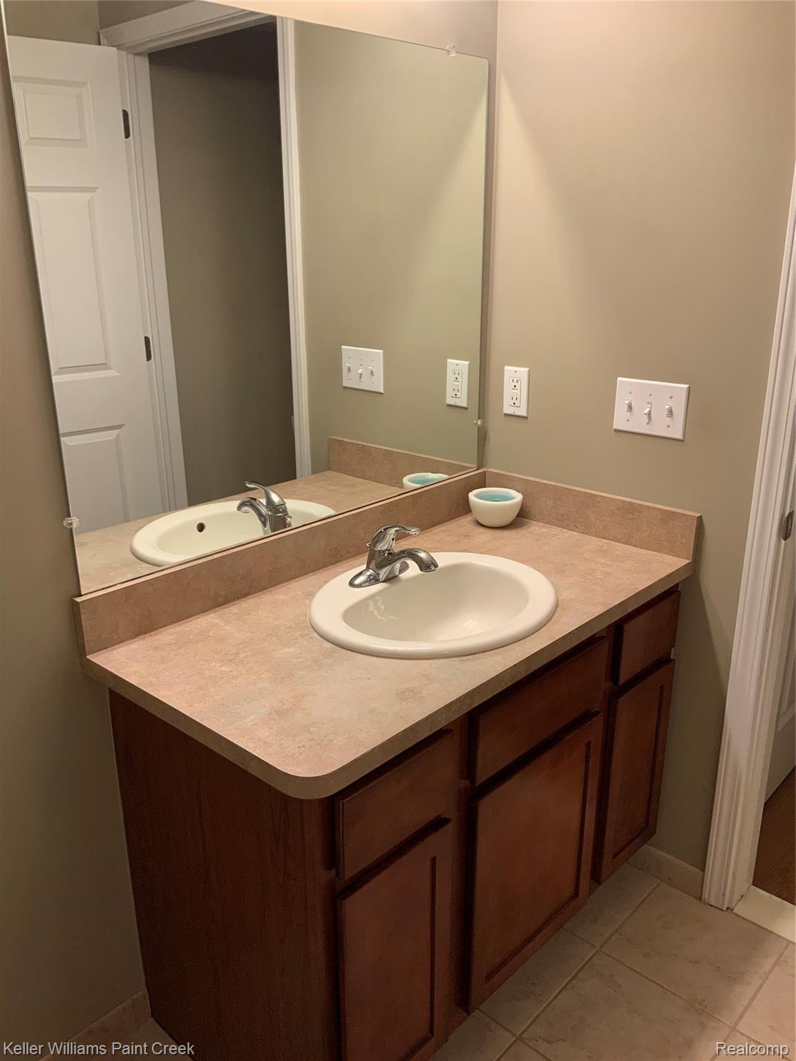 2745 Castlemartin Court Rochester, MI 48306 - Photo 24 of 26 C599ACC5-7B07-480C-8A4D-C03AEDCB9F03.jpeg