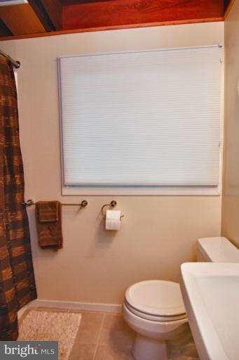 2924 Meadow View Road Falls Church, VA 22042 - Photo 2 of 19 Bath
