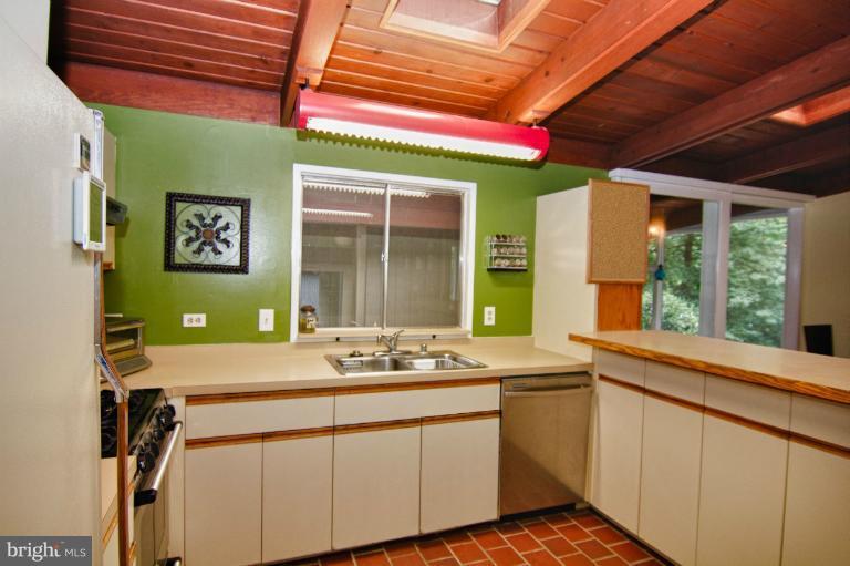2924 Meadow View Road Falls Church, VA 22042 - Photo 11 of 19 Kitchen