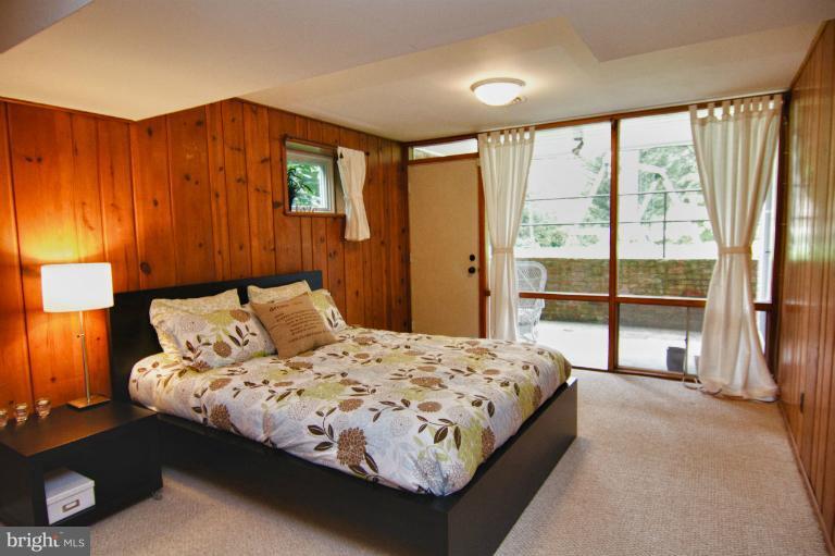 2924 Meadow View Road Falls Church, VA 22042 - Photo 16 of 19 Bedroom (Master)
