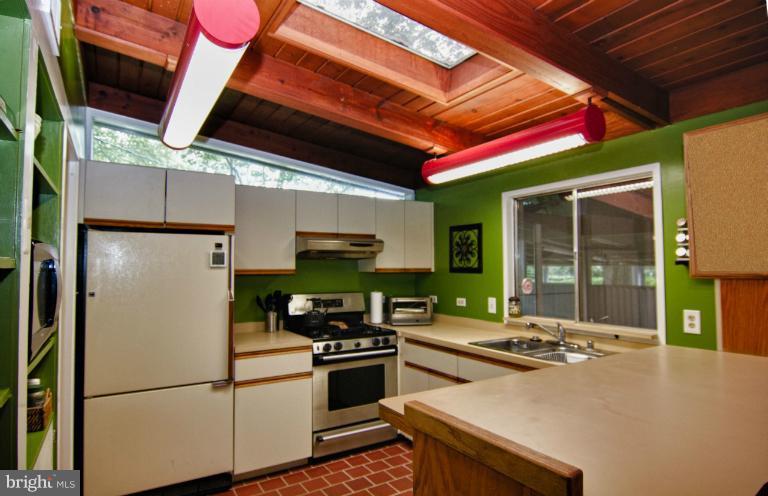 2924 Meadow View Road Falls Church, VA 22042 - Photo 4 of 19 Kitchen