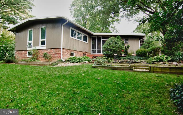 2924 Meadow View Road Falls Church, VA 22042 - Photo 7 of 19 Exterior (Rear)