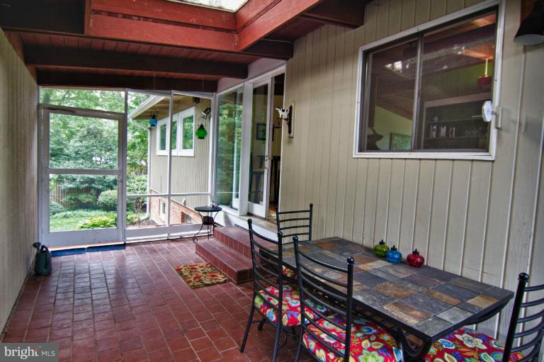 2924 Meadow View Road Falls Church, VA 22042 - Photo 9 of 19 Exterior (General)