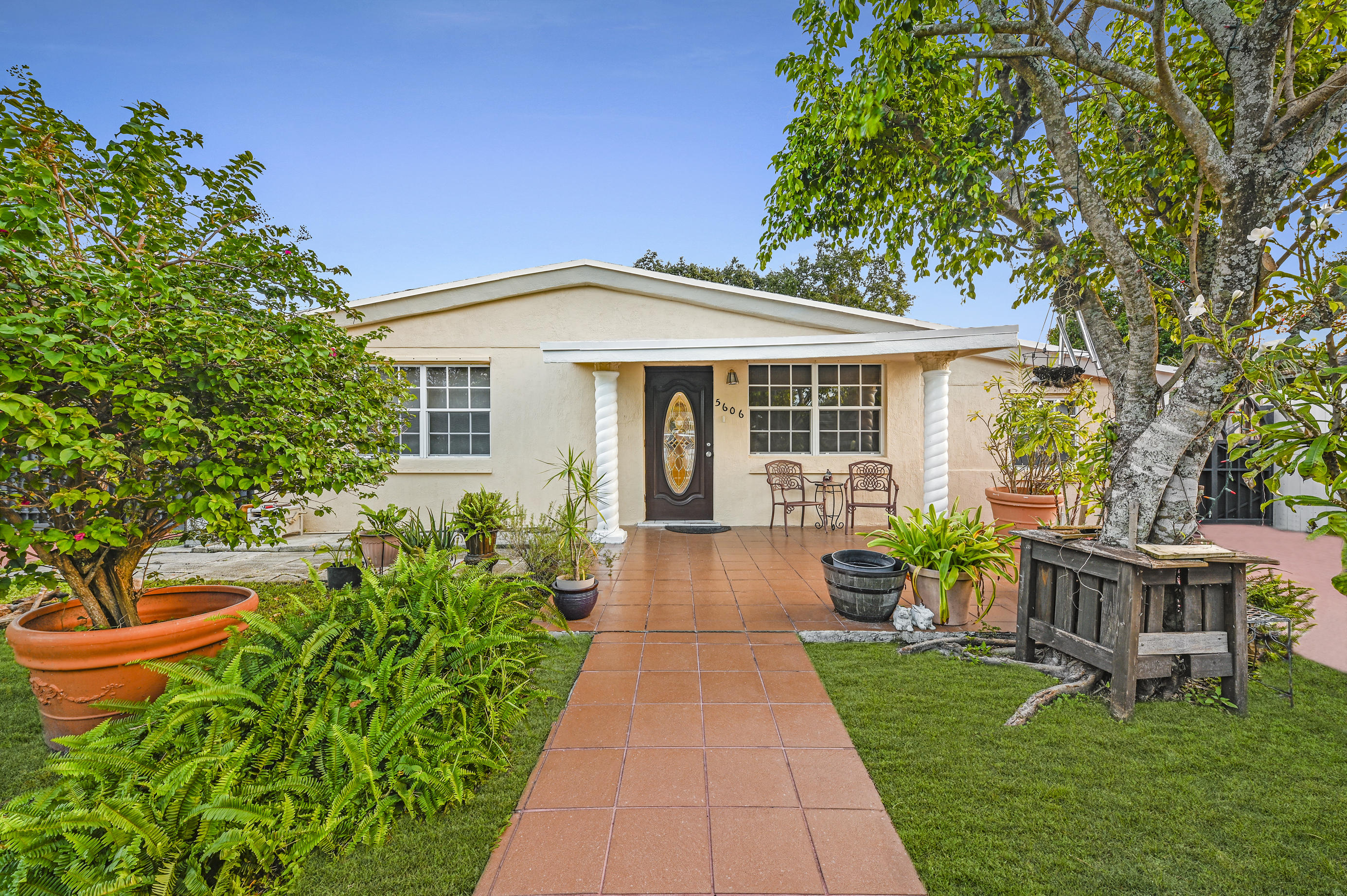 5606 Simms Street Hollywood, FL 33021 - Photo 1 of 16 01