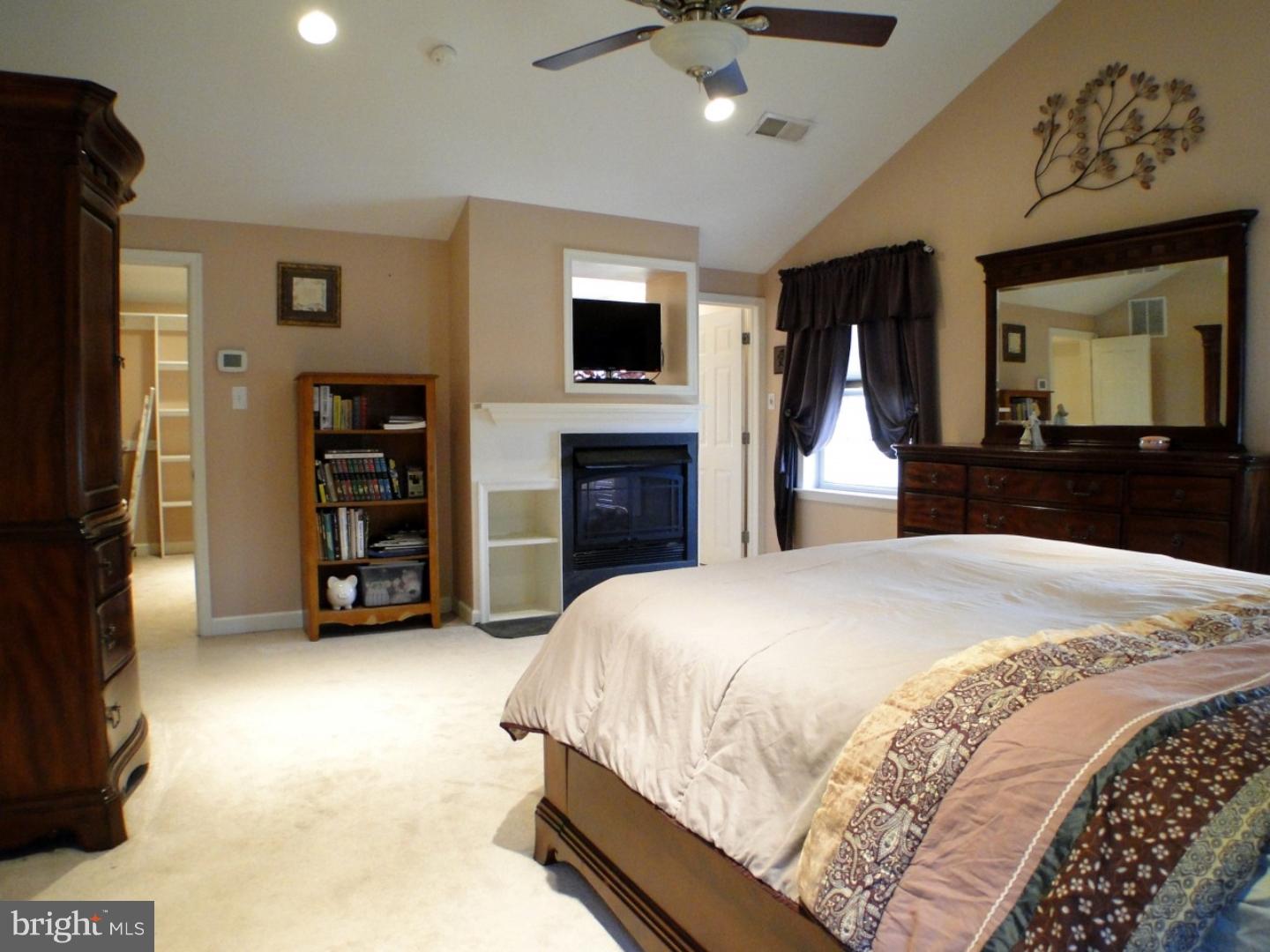 27 White Oak Road Springfield, PA 19064 - Photo 14 of 25 Master Bedroom