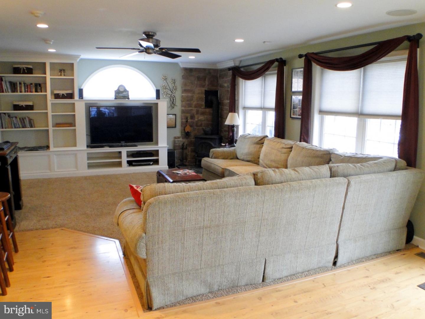 27 White Oak Road Springfield, PA 19064 - Photo 3 of 25 Great Room