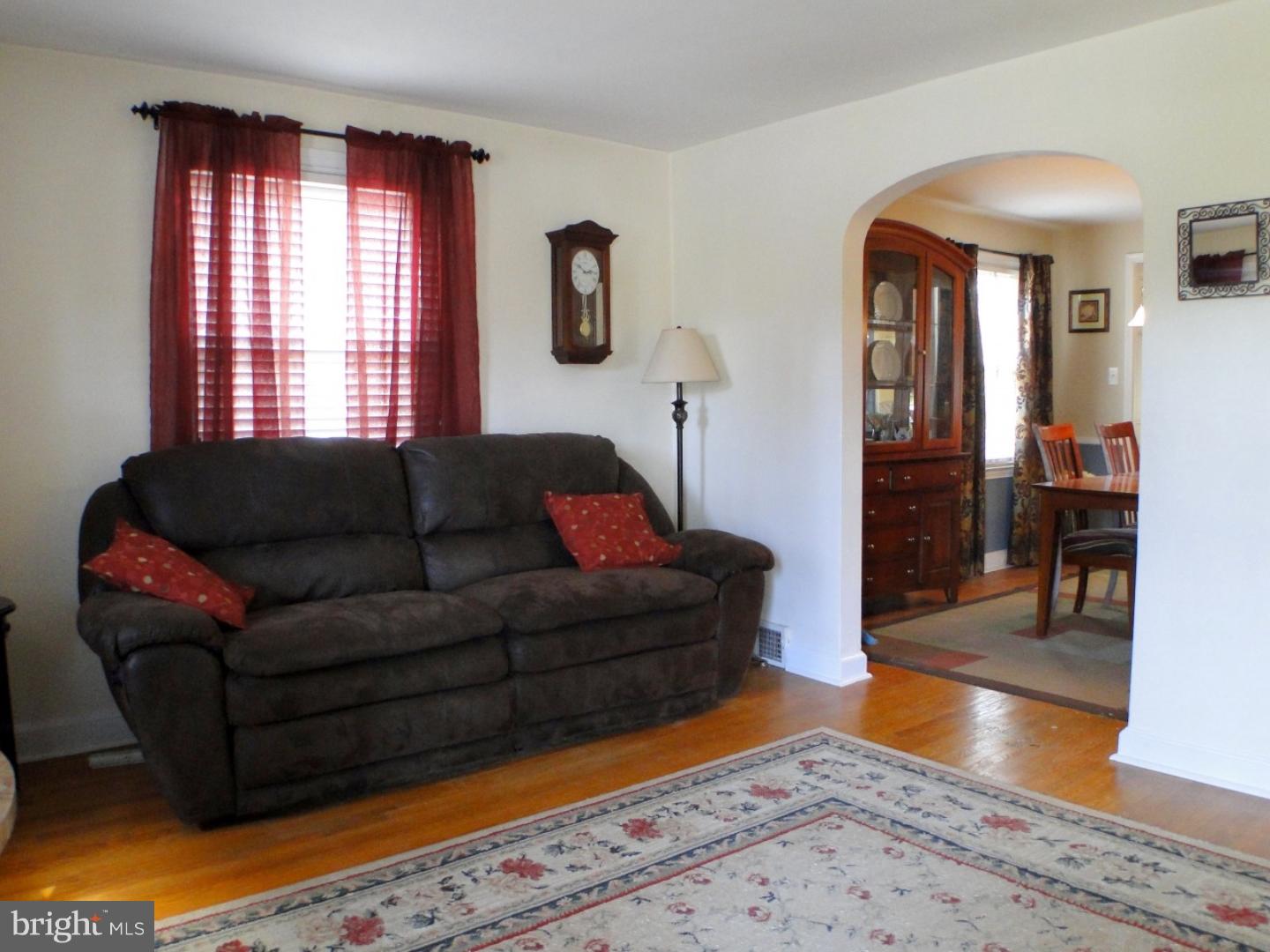 27 White Oak Road Springfield, PA 19064 - Photo 10 of 25 Living Room