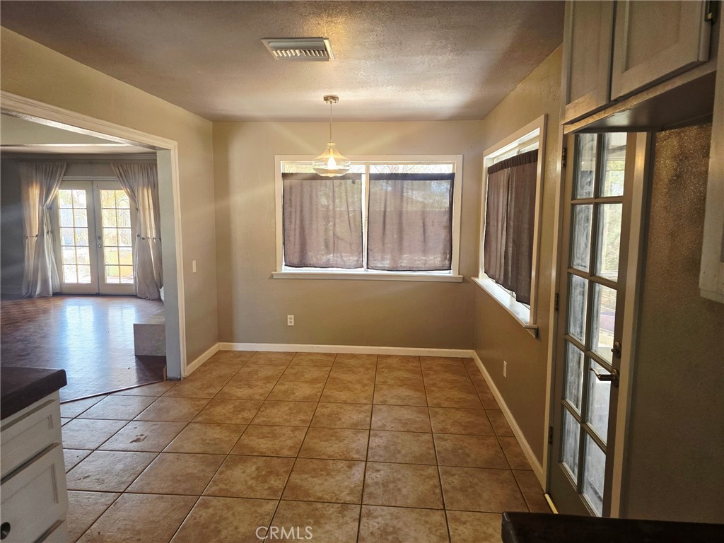 20221-20221 Modoc Road Apple Valley, CA 92308 - Photo 6 of 23 an empty room with windows