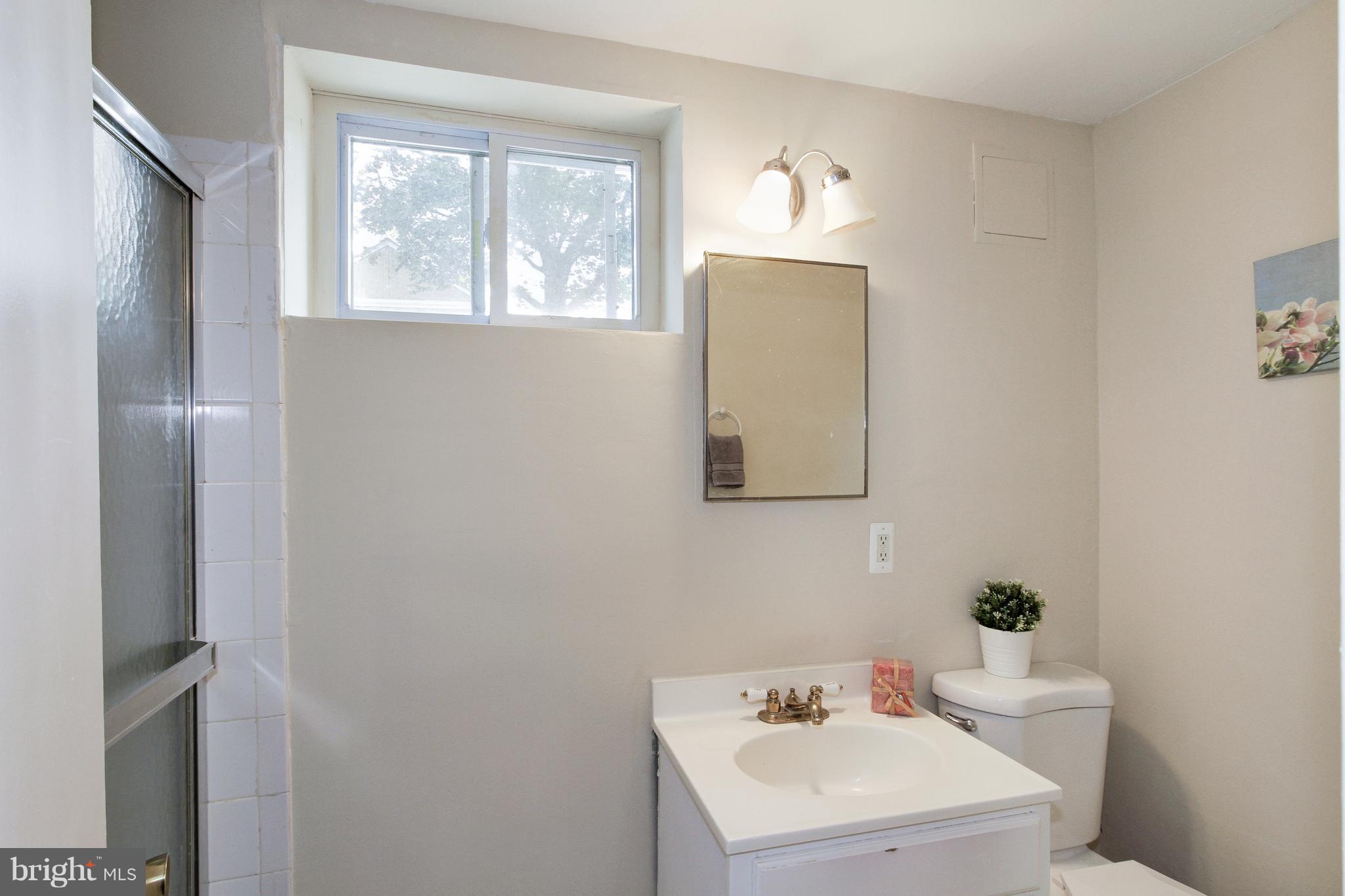 11013 Horde Street Silver Spring, MD 20902 - Photo 28 of 29 Bath
