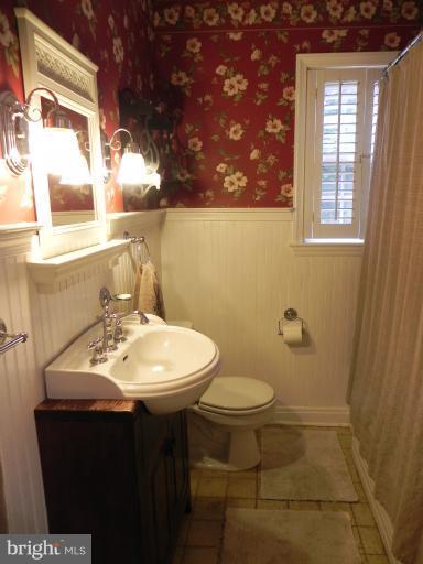 1102 Litchfield Road Baltimore, MD 21239 - Photo 16 of 26 Bath