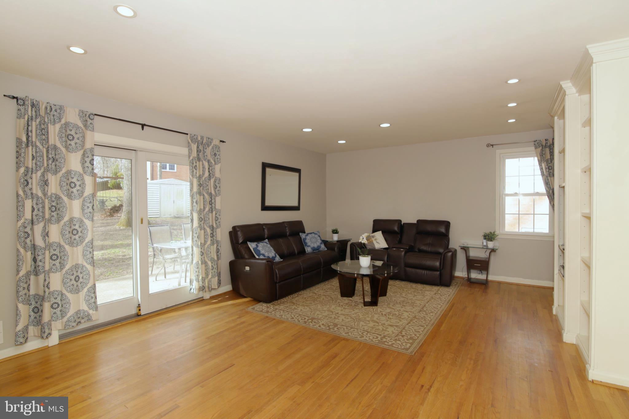 8837 Stark Road Annandale, VA 22003 - Photo 6 of 31 Living Room