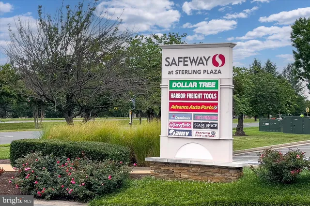 a sign that is on the side of a park