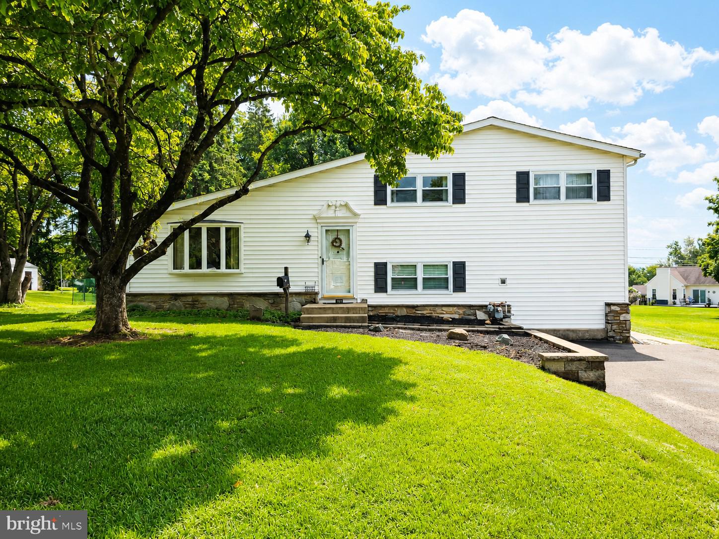161 Dungan Road Southampton, PA 18966 - Photo 1 of 36 Gallery Image 1