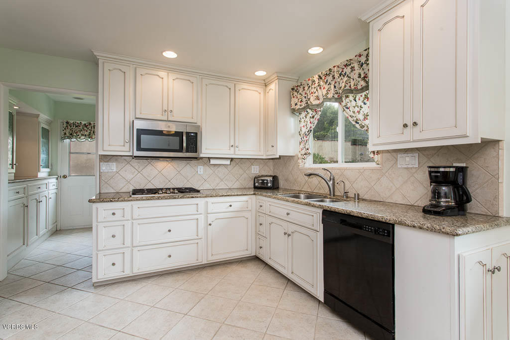2688 Duval Road Camarillo, CA 93012 - Photo 3 of 45 02-2688 Duval Rd - HsHProd-13