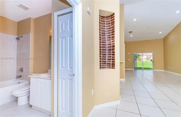 $2,100 | 1207 Northeast 32nd Terrace, Unit 1207, Homestead, FL 33033