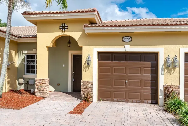$2,100 | 1207 Northeast 32nd Terrace, Unit 1207, Homestead, FL 33033