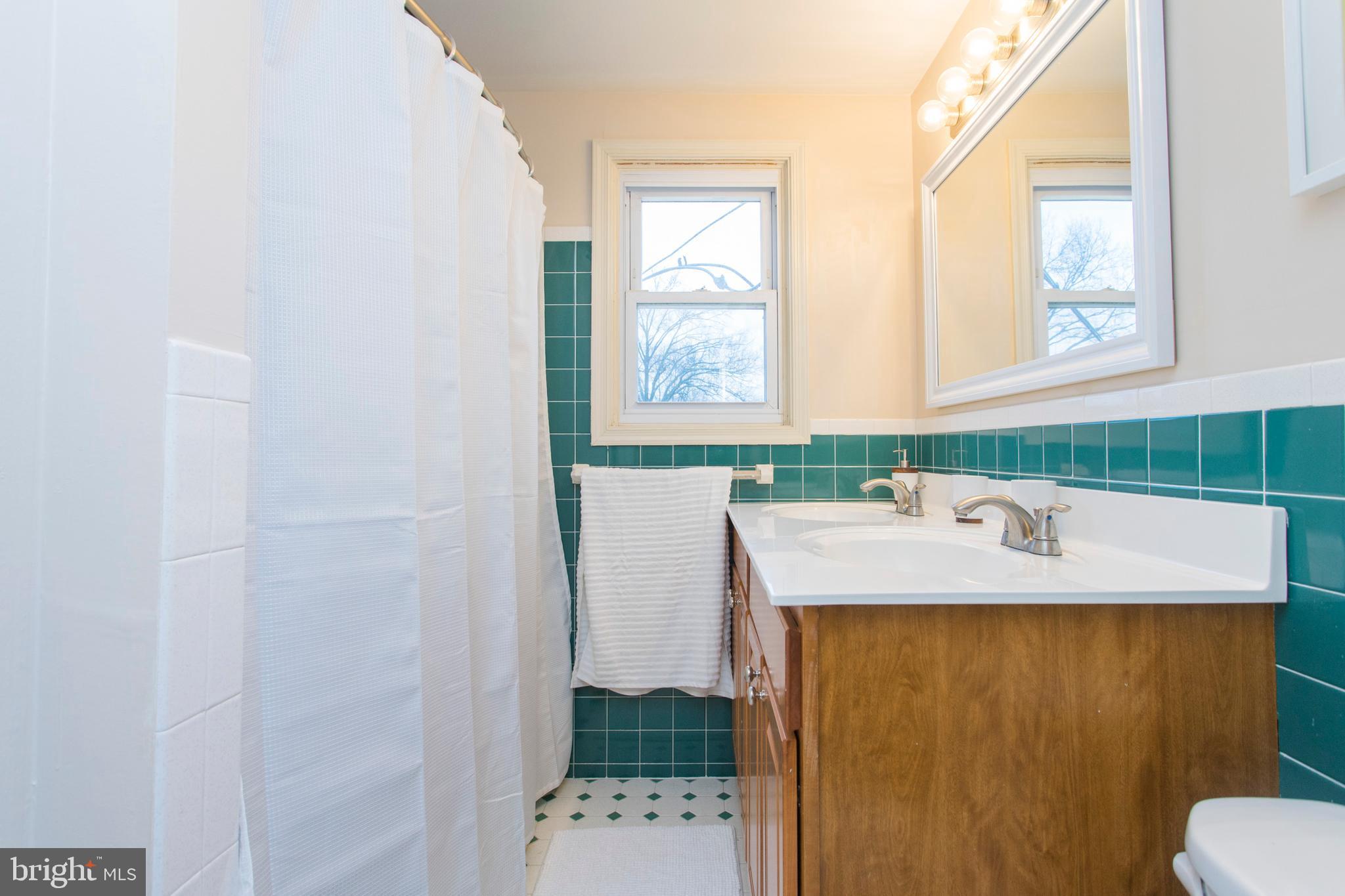 1549 Township Line Road Blue Bell, PA 19422 - Photo 32 of 43 2nd Floor full bath