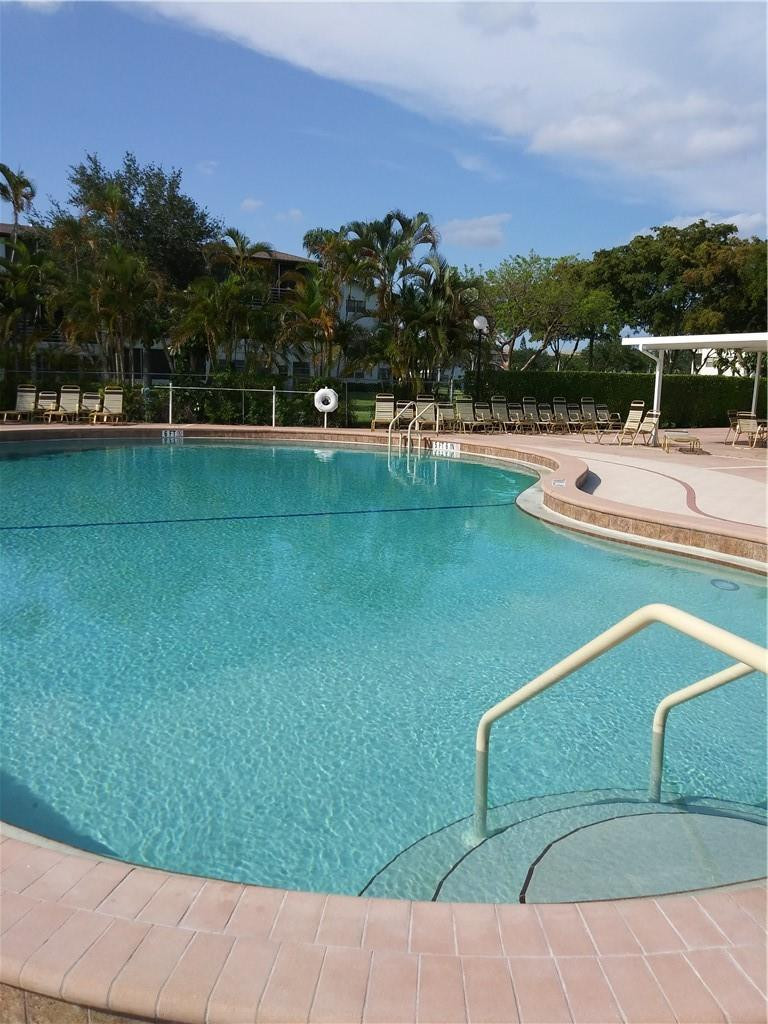 464 Mansfield K, Unit 464 Boca Raton, FL 33434 - Photo 3 of 22 MANSFIELD POOL WALK IN