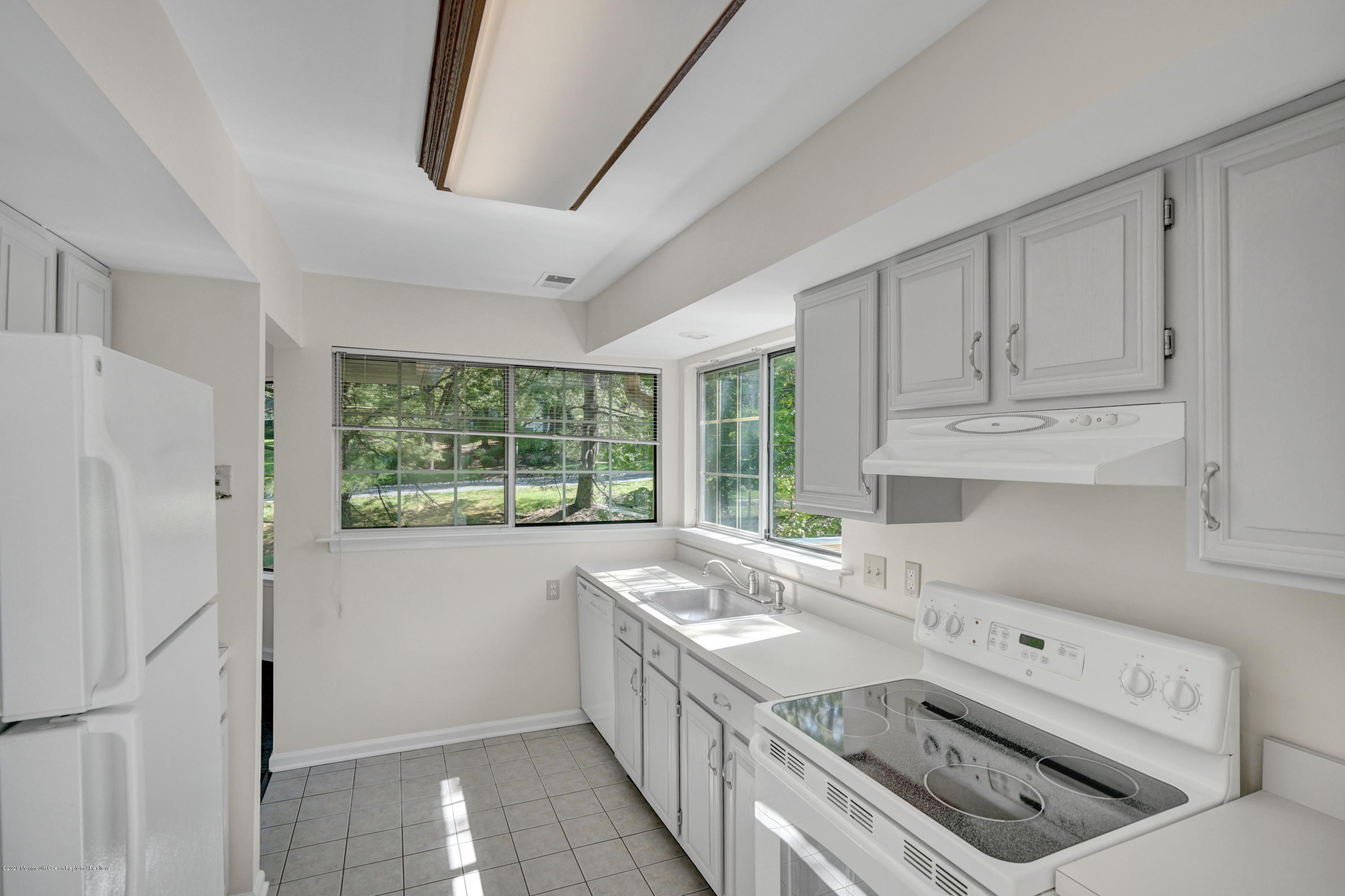 68 Fieldstone Road Bedminster, NJ 07921 - Photo 10 of 36 014_dsc04229