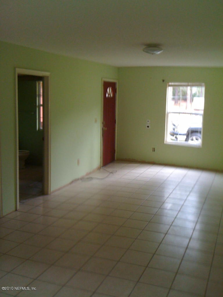 97155 Chester River Road Yulee, FL 32097 - Photo 3 of 4 a view of an empty room with window and mirror