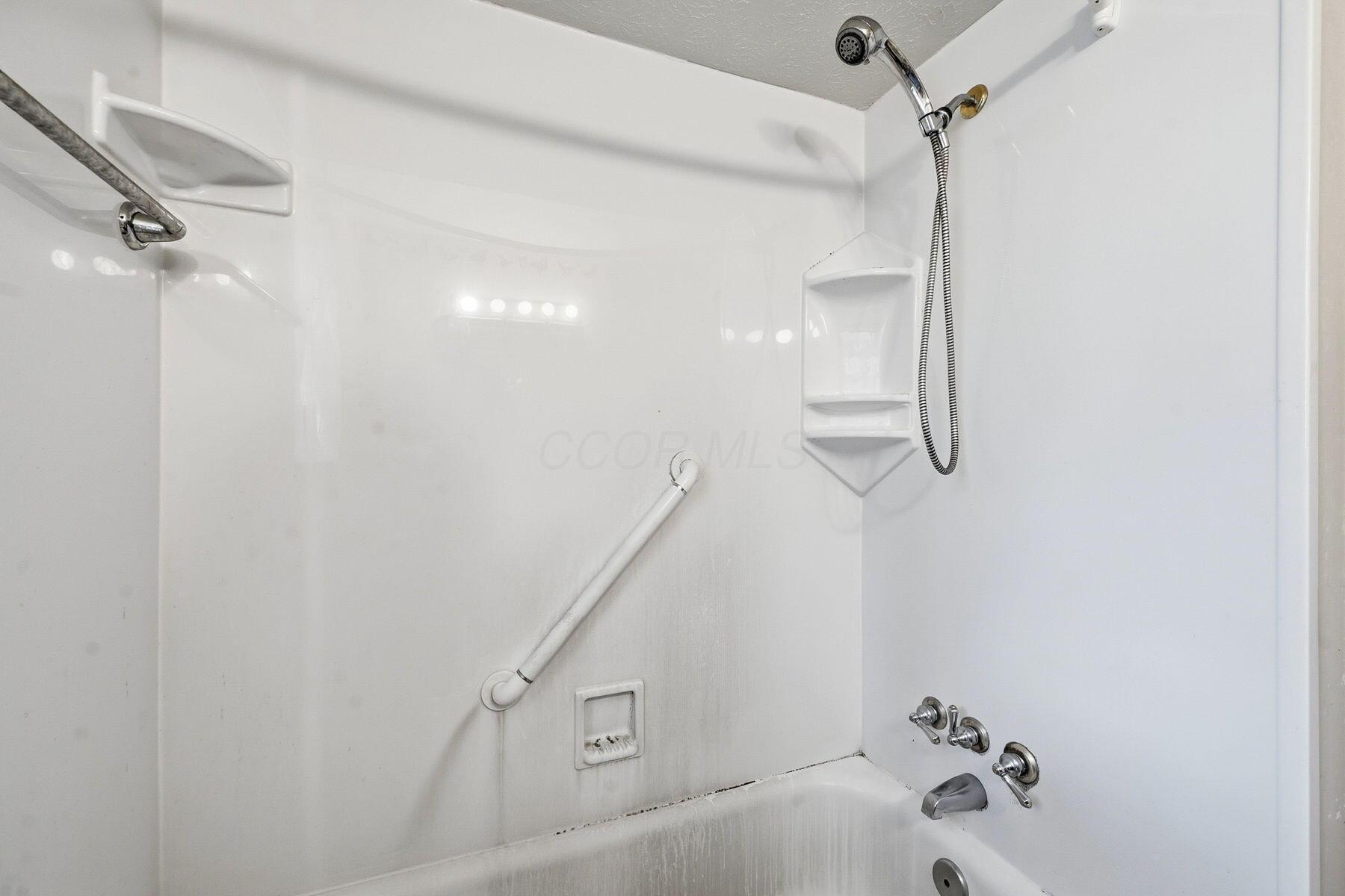 6943 Harlem Road Westerville, OH 43082 - Photo 32 of 57 Full Bath