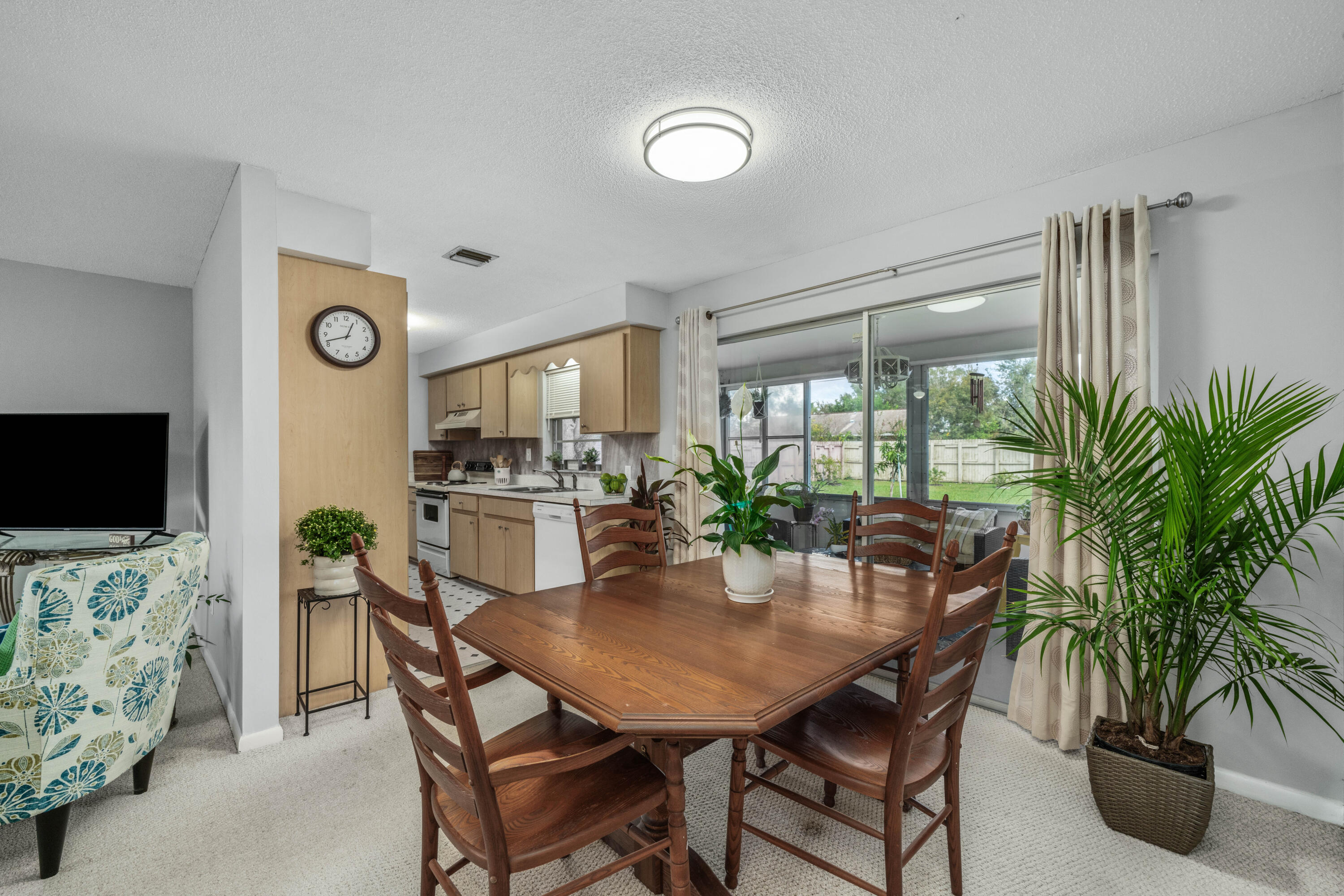 251 Grape Road Northwest Lake Placid, FL 33852 - Photo 11 of 24 interior - dining room - 1