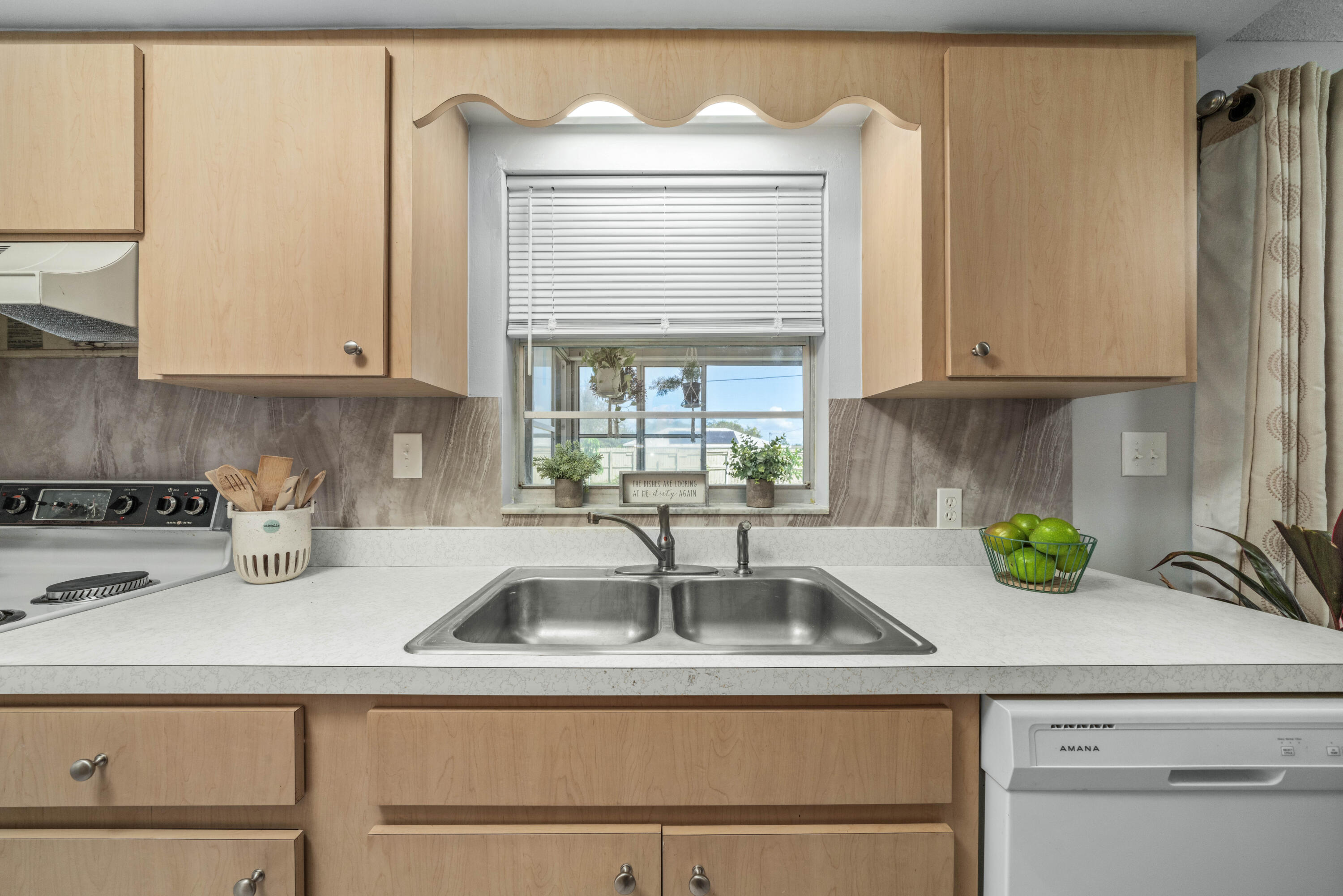 251 Grape Road Northwest Lake Placid, FL 33852 - Photo 13 of 24 interior - kitchen - 2