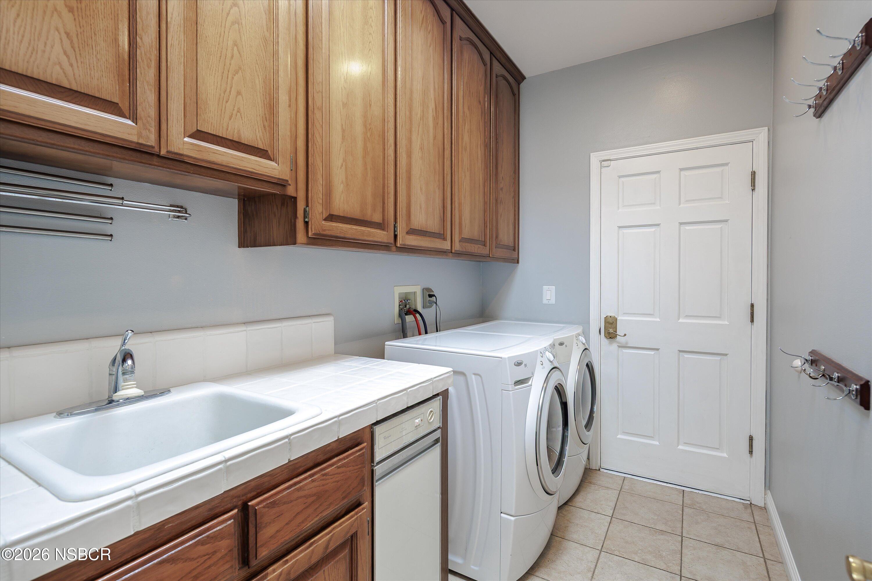 2655 Adobe Falls Road Lompoc, CA 93436 - Photo 37 of 51 a utility room with dryer and washer
