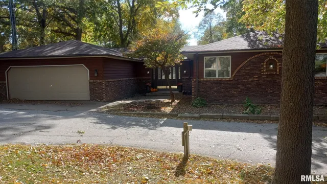 $375,000 | 27841 Bowker Drive, Le Claire, IA 52753