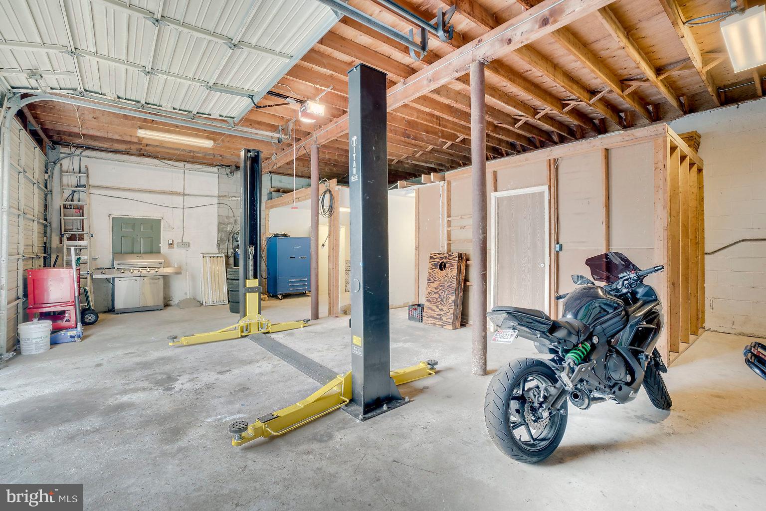 3500 Fondulac Road Baltimore, MD 21236 - Photo 32 of 36 Lift and compressor are negotiable