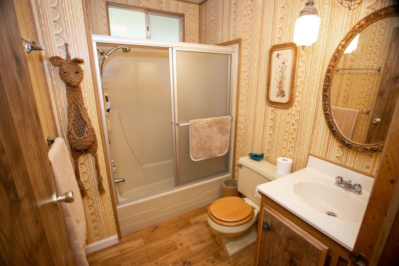 15707 Cloverdale Road Anderson, CA 96007 - Photo 13 of 18 Bathroom 1