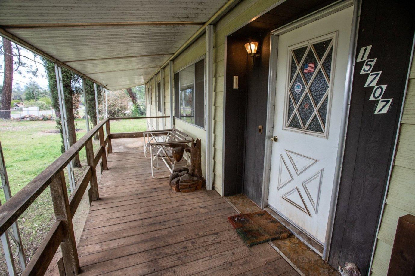 15707 Cloverdale Road Anderson, CA 96007 - Photo 3 of 18 Front porch